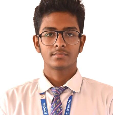 98.20% अंकों के साथ आर्यन अनिल ने लहराया जीवनदीप का परचम