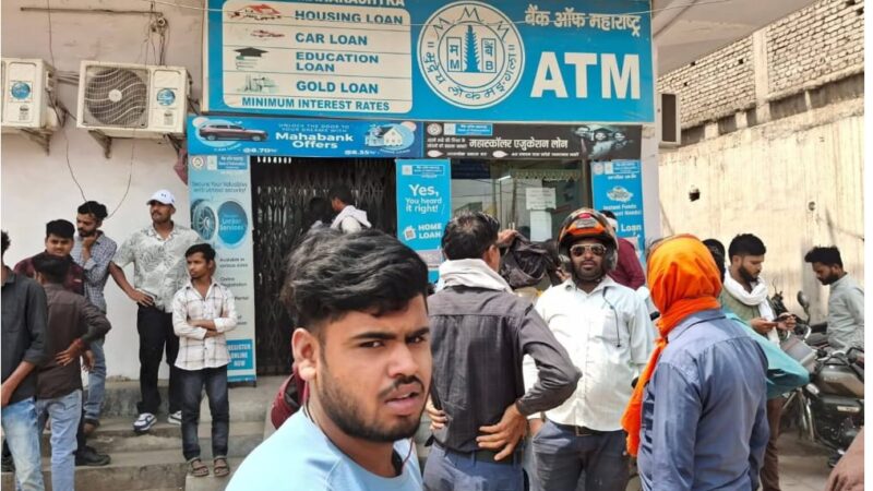 सिंगरौली में दिनदहाड़े बैंक डकैती से दहशत, फायरिंग और मारपीट की सूचना; पूरे जिले में हाई अलर्ट :-