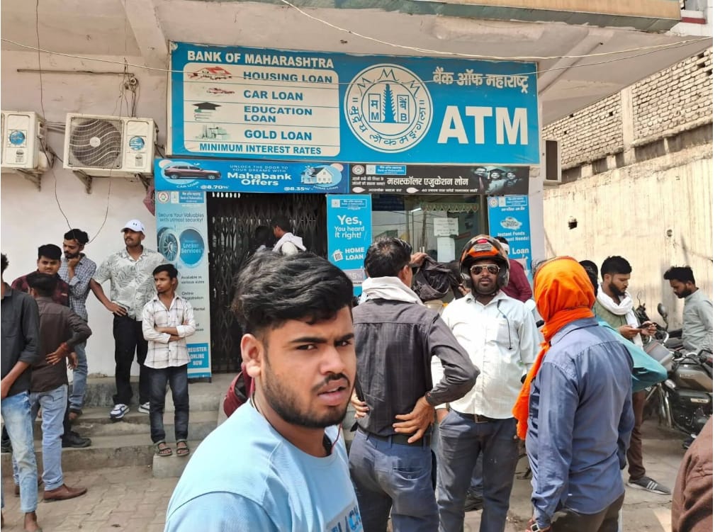 सिंगरौली में दिनदहाड़े बैंक डकैती से दहशत, फायरिंग और मारपीट की सूचना; पूरे जिले में हाई अलर्ट :-