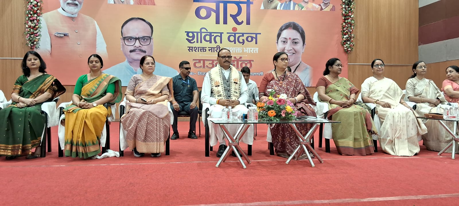 दम है तो गढ़ छोड़ो! स्मृति ईरानी का अखिलेश पर तीखा पलटवार