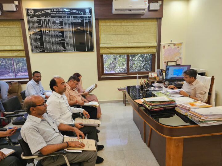 निजी विद्यालयों की मनमानी पर जिलाधिकारी ने की सख्ती