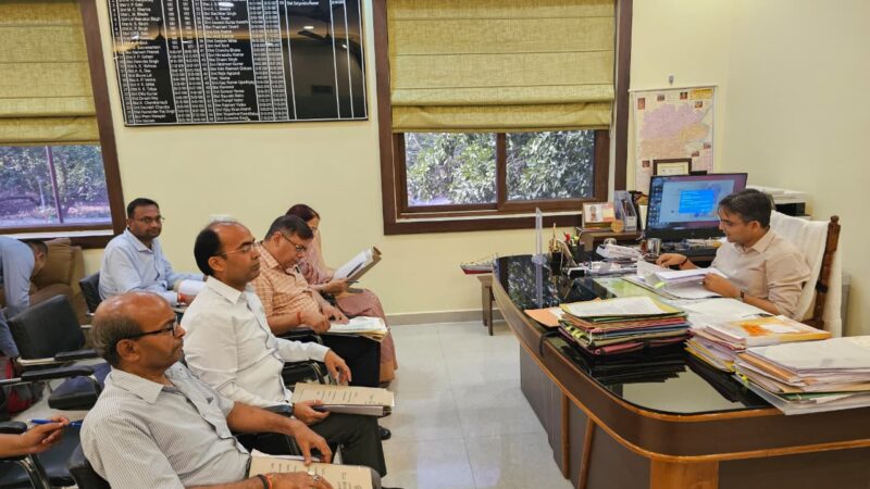 निजी विद्यालयों की मनमानी पर जिलाधिकारी ने की सख्ती