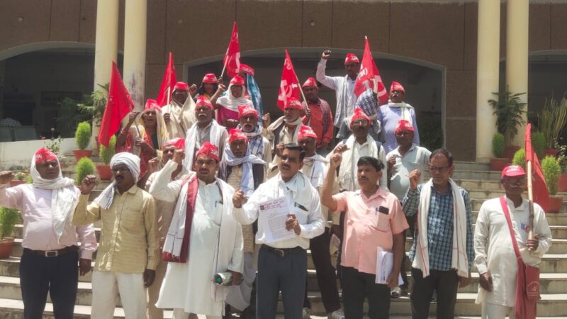 सोनभद्र में वामदलों का प्रदर्शन, मजदूरों पर दमन के खिलाफ राज्यपाल को भेजा ज्ञापन