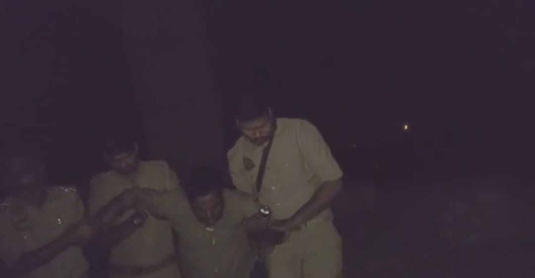 चंदौली : पुलिस मुठभेड़ में हिस्ट्रीशीटर  दोनों पैरों में लगी गोली