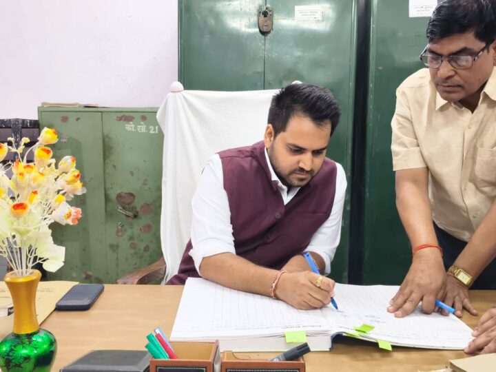 सोनभद्र में नए जिलाधिकारी का कार्यभार ग्रहण