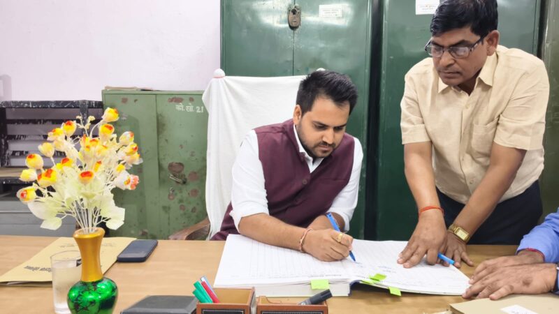 सोनभद्र में नए जिलाधिकारी का कार्यभार ग्रहण