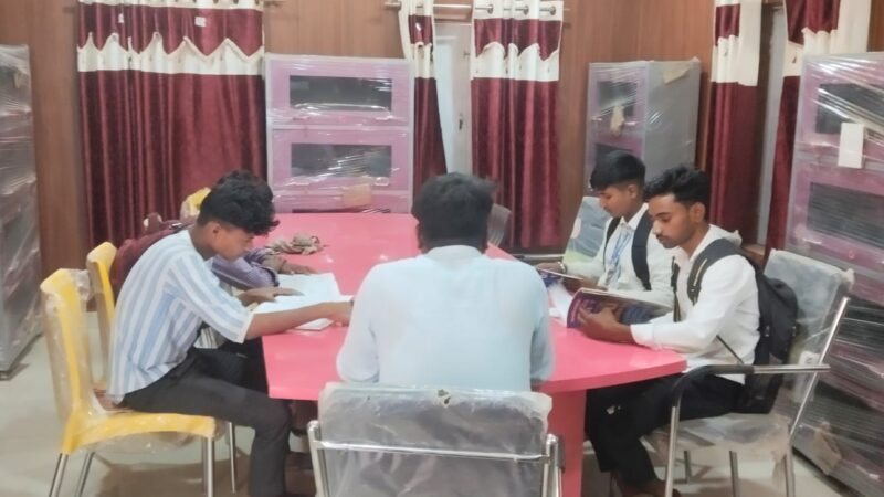 मुनारी गाँव की लाइब्रेरी बनी युवाओं की उम्मीद की नई पाठशाला