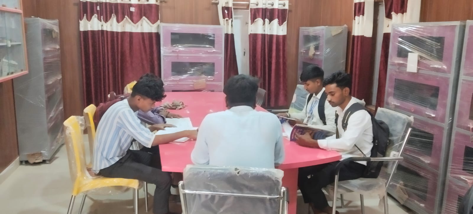 मुनारी गाँव की लाइब्रेरी बनी युवाओं की उम्मीद की नई पाठशाला