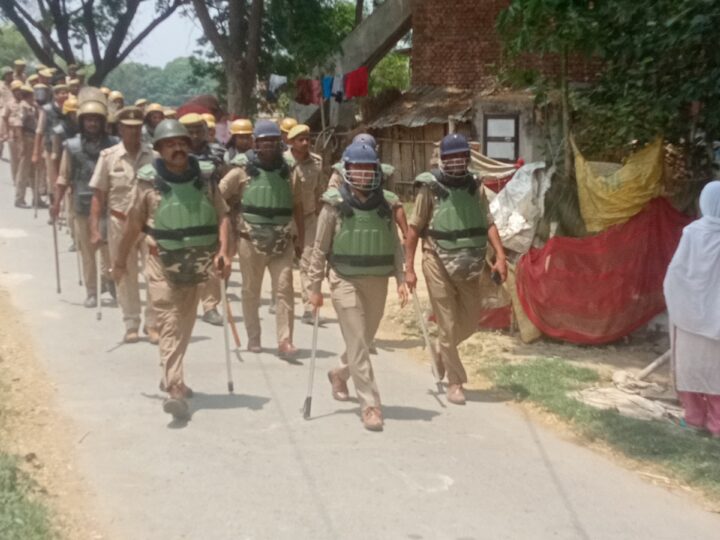 फूलपुर के घमहापुर में तनाव, भारी पुलिस बल तैनात