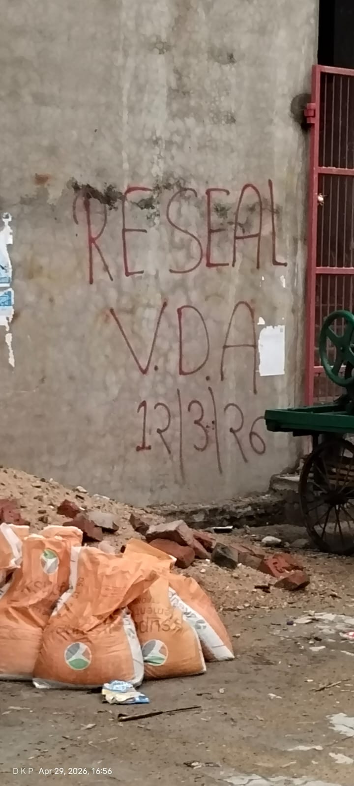 हुकुलगंज-सिकरौल में अवैध निर्माण बना हादसे की वजह, वीडीए सख्त