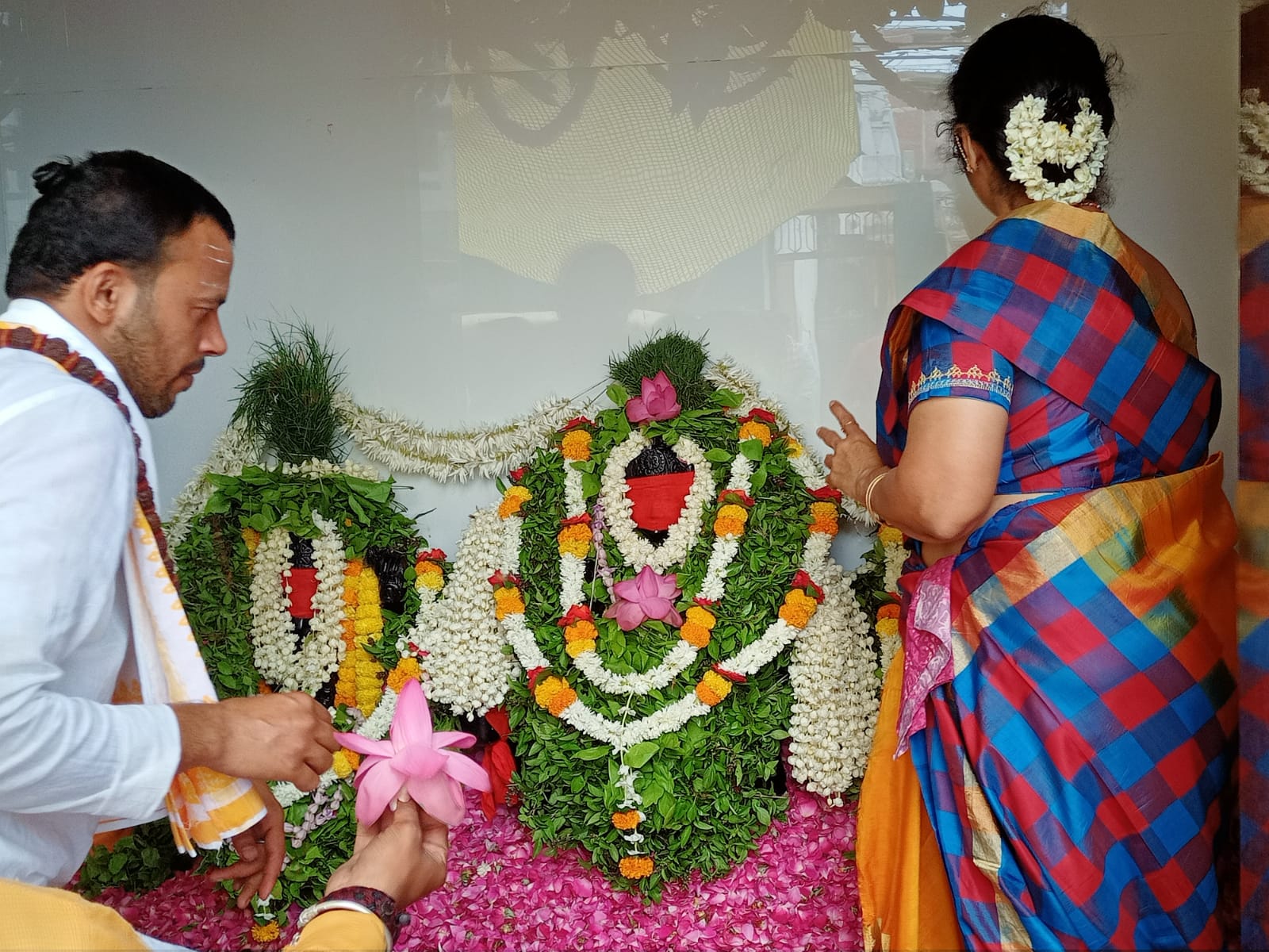 पांचों पांडव स्थित प्राचीन दुर्गा मंदिर का जीर्णोद्धार, नई प्रतिमाओं की स्थापना