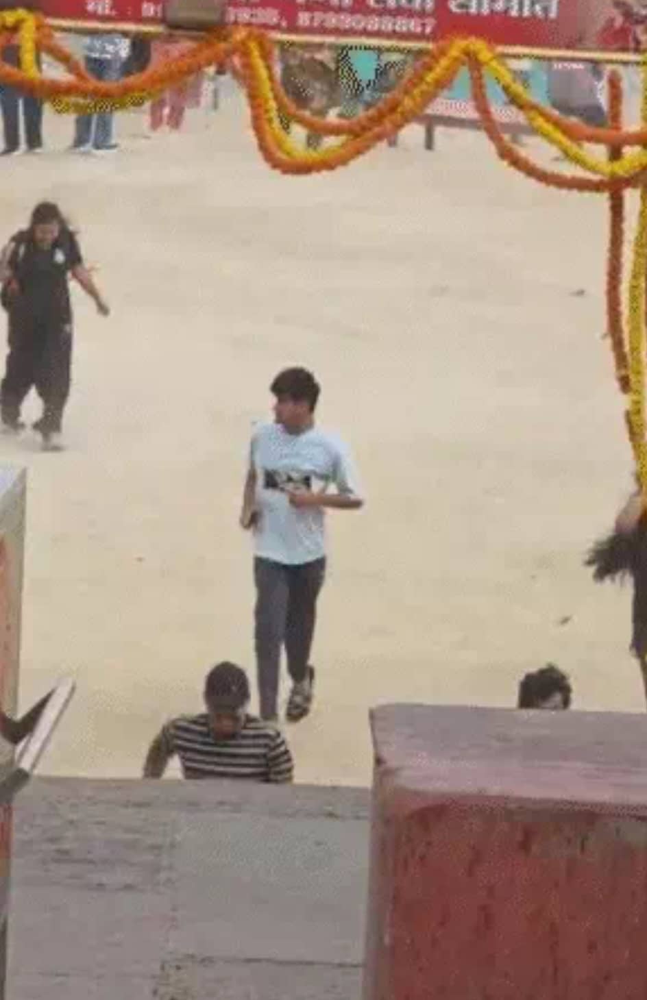 वाराणसी में धूल भरी आंधी के बाद बारिश, चित्रकूट-ललितपुर में बिजली गिरने से 3 की मौत