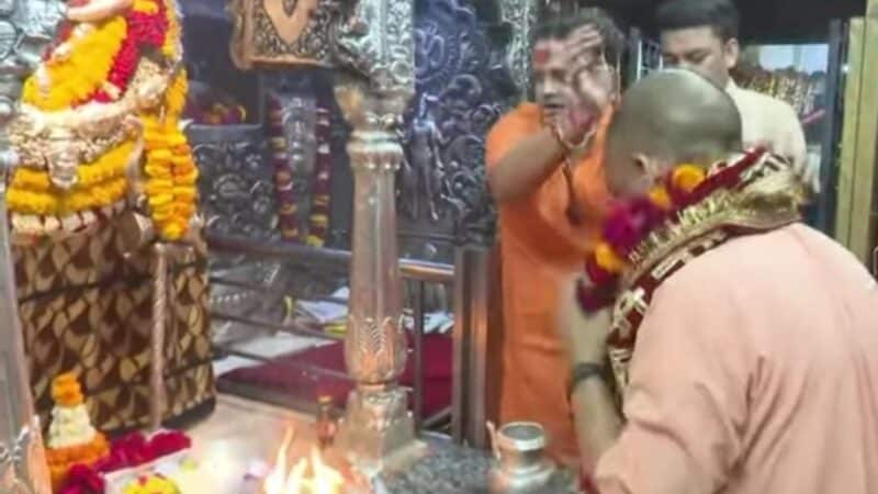 मुख्यमंत्री योगी ने कालभैरव और बाबा विश्वनाथ के किए दर्शन, स्कूल चलो अभियान का करेंगे शुभारंभ
