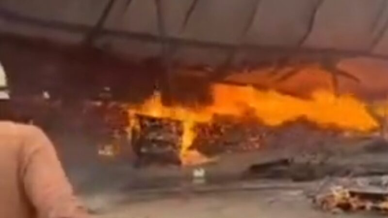 गुरुग्राम के सेक्टर-89 में भीषण आग, चार फर्नीचर गोदाम जलकर राख