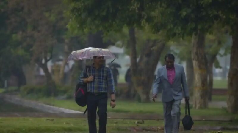 यूपी-राजस्थान समेत 20 राज्यों में आंधी-बारिश का अलर्ट,