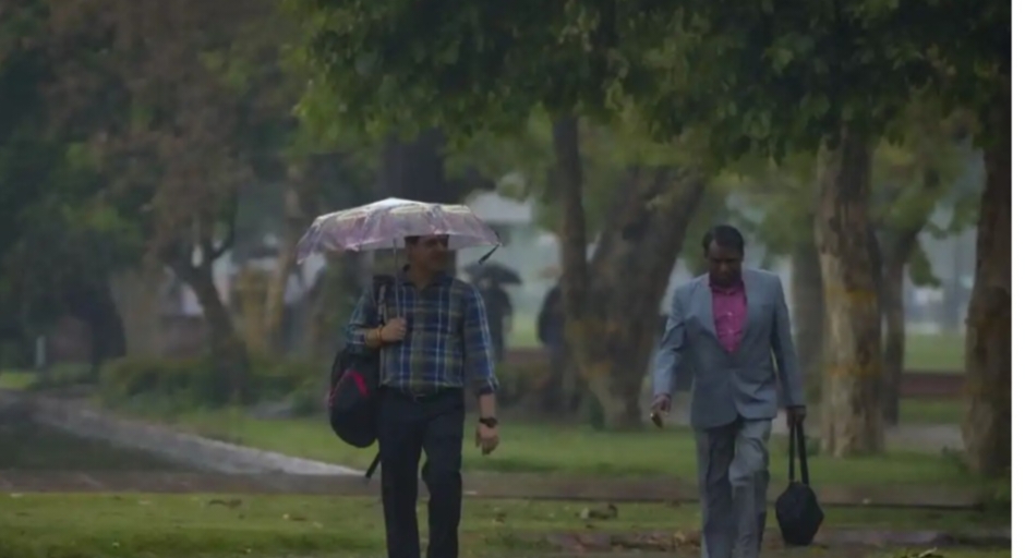 यूपी-राजस्थान समेत 20 राज्यों में आंधी-बारिश का अलर्ट,