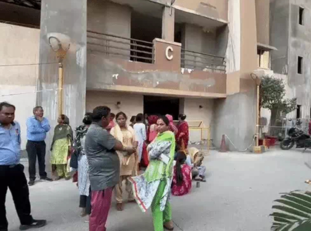 16वीं मंजिल से गिरकर युवती की मौत,