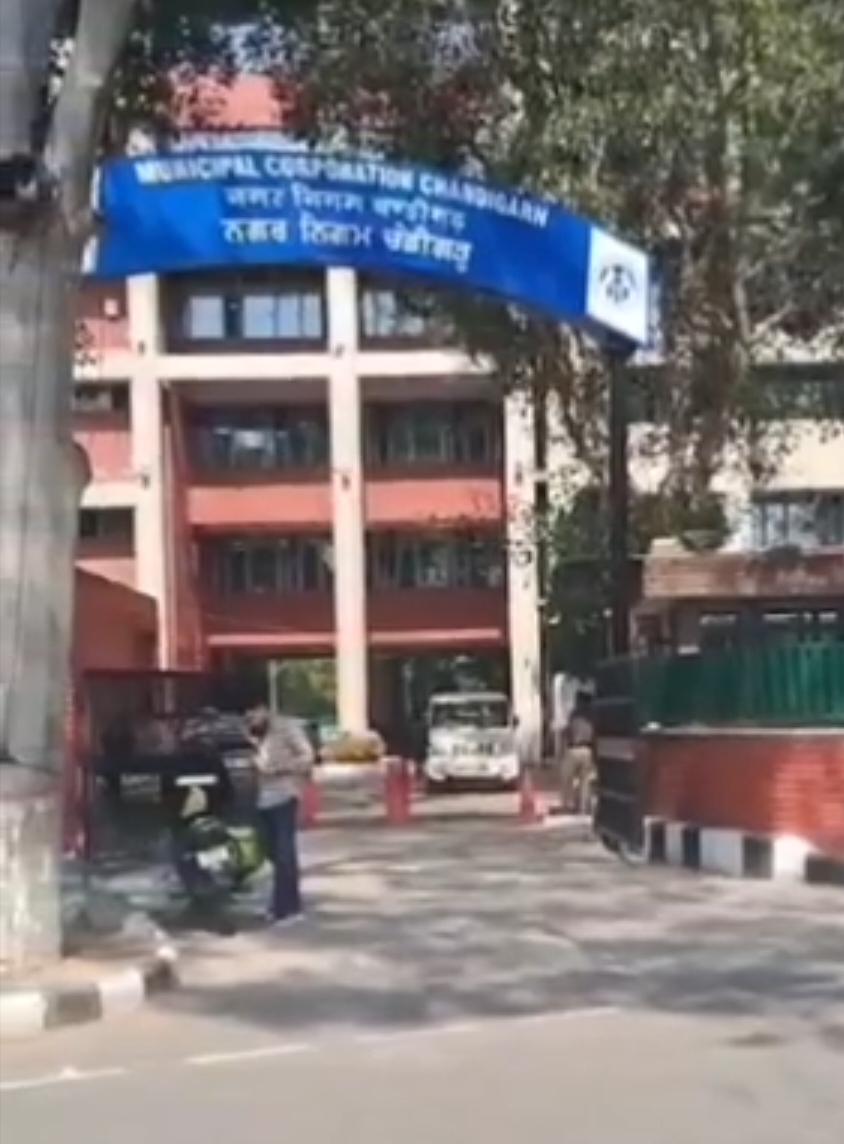 CREST घोटाला: IFS अफसर पर कैश भेजने का आरोप