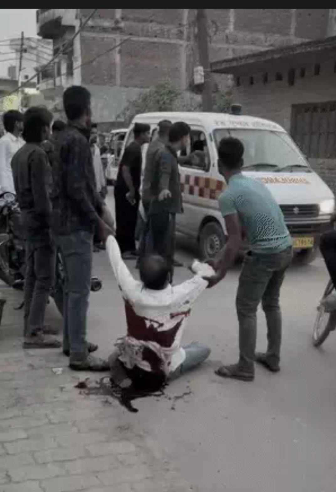 प्रयागराज में अशरफ के करीबी प्रॉपर्टी डीलर की हत्या, बीच बाजार मारी गोली