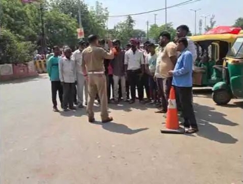 रिड्यूस ट्रैफिक कंजेशन स्कीम के तहत सड़क पर उतरे रूट मार्शल, हटवाया अतिक्रमण