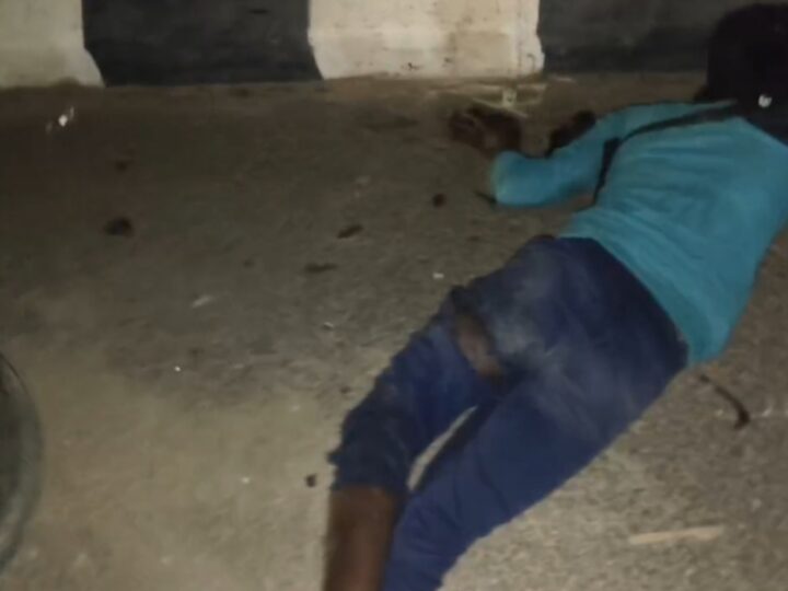 हाइवे पर बैरिकेडिंग जोरदार टकराई बाइक, युवक की मौत