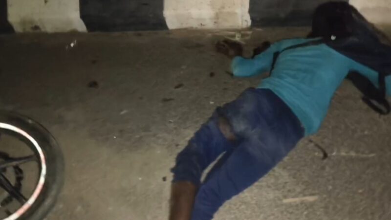 हाइवे पर बैरिकेडिंग जोरदार टकराई बाइक, युवक की मौत