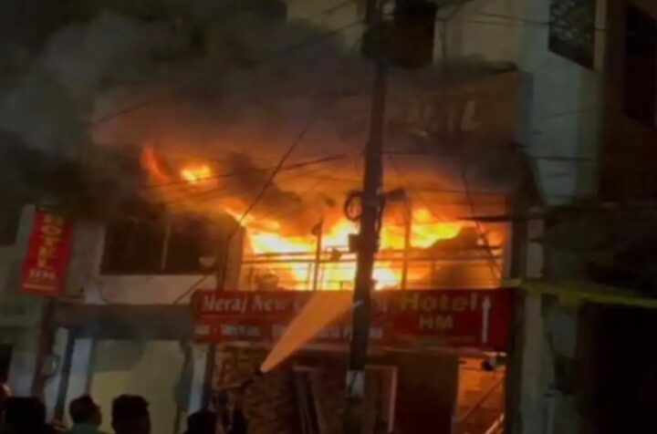 वाराणसी होटल में भीषण आग, चार भर्ती