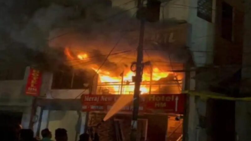 वाराणसी होटल में भीषण आग, चार भर्ती