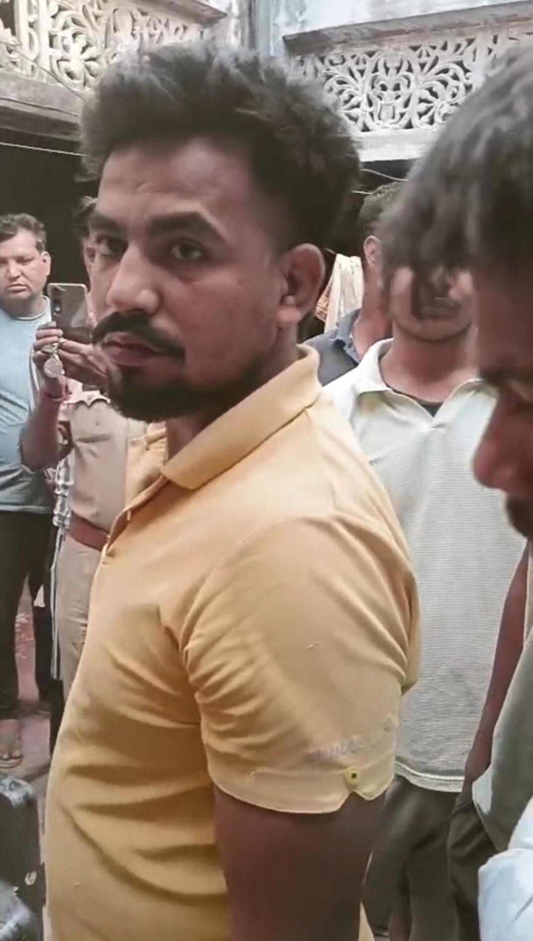 शादी से पहले ही लुट गया दूल्हा: चोर ले उड़े दो लाख और जेवर