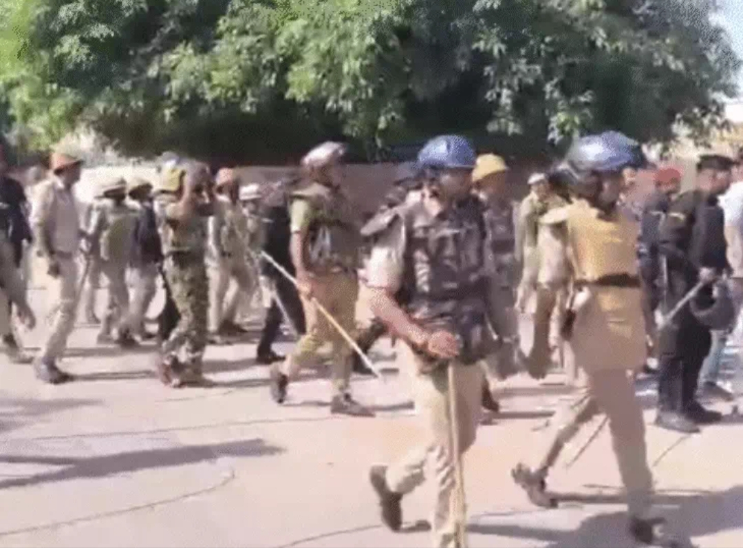 नोएडा में दूसरे दिन भी हिंसा, 300 गिरफ्तार