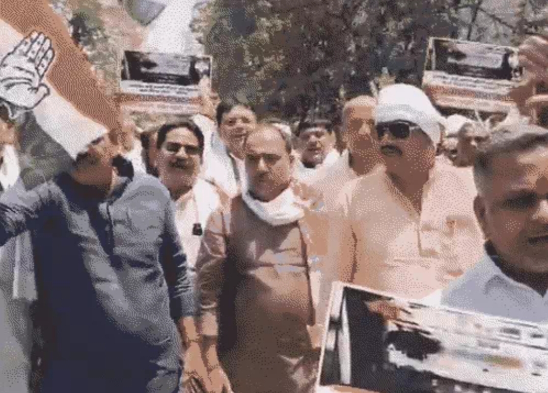 वाराणसी में स्मार्ट मीटर के विरोध में कांग्रेस का प्रदर्शन, जबरन थोपने का लगाया आरोप