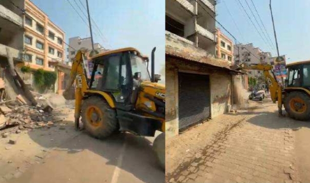 बौलिया तिराहे पर 100 मकानों पर बुलडोजर