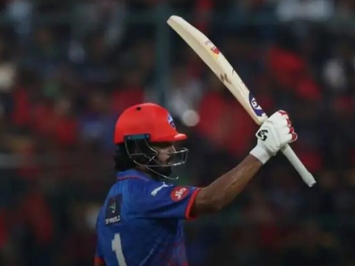 दिल्ली ने बेंगलुरु को रोमांचक मुकाबले में हराया, आखिरी ओवर में पलटा मैच