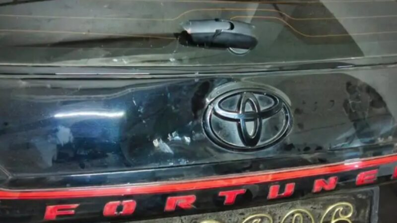 अस्सी घाट पर साड़ी व्यापारी से मारपीट, कार में तोड़फोड़; मुख्य आरोपी गिरफ्तार