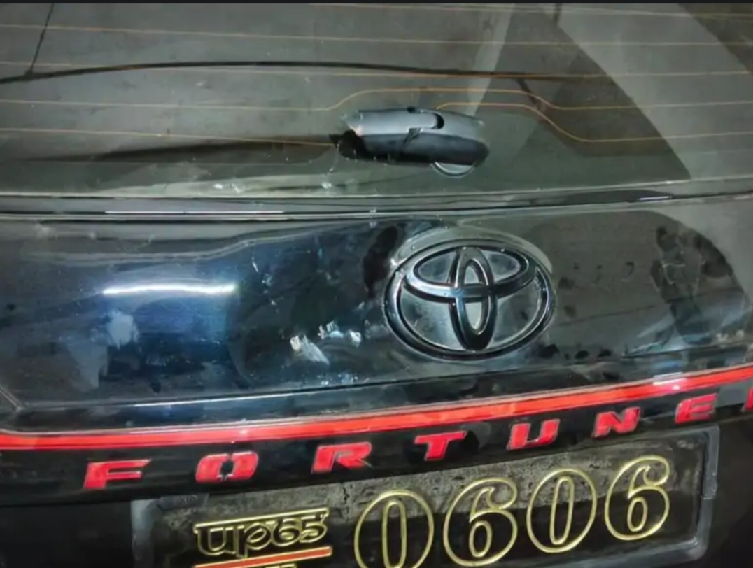 अस्सी घाट पर साड़ी व्यापारी से मारपीट, कार में तोड़फोड़; मुख्य आरोपी गिरफ्तार