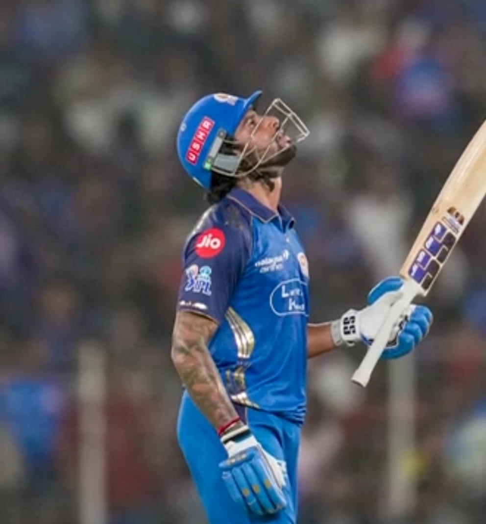 लगातार 4 हार के बाद मुंबई की दमदार वापसी, गुजरात को 99 रन से हराया