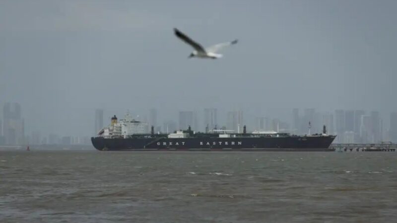 होर्मुज में जहाज पर फायरिंग, सीजफायर के बीच बढ़ा तनाव