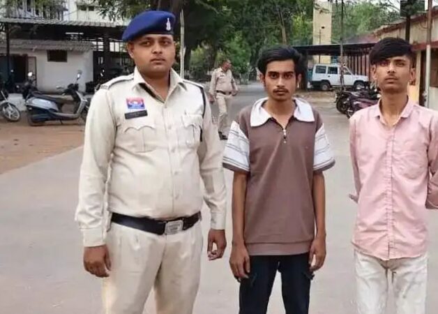 कारोबारी के स्टाफ से मोबाइल लूटने वाले 4 आरोपी गिरफ्तार