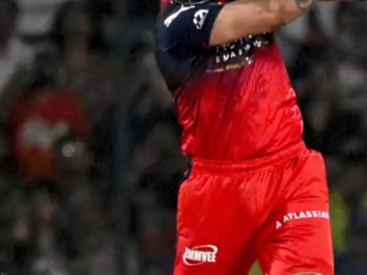 बेंगलुरु की धमाकेदार जीत, दिल्ली 9 विकेट से पराजित; कोहली ने रचा इतिहास