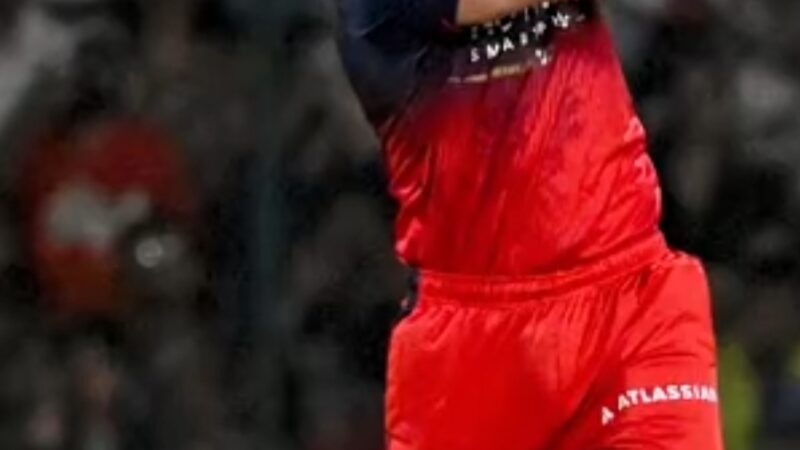 बेंगलुरु की धमाकेदार जीत, दिल्ली 9 विकेट से पराजित; कोहली ने रचा इतिहास