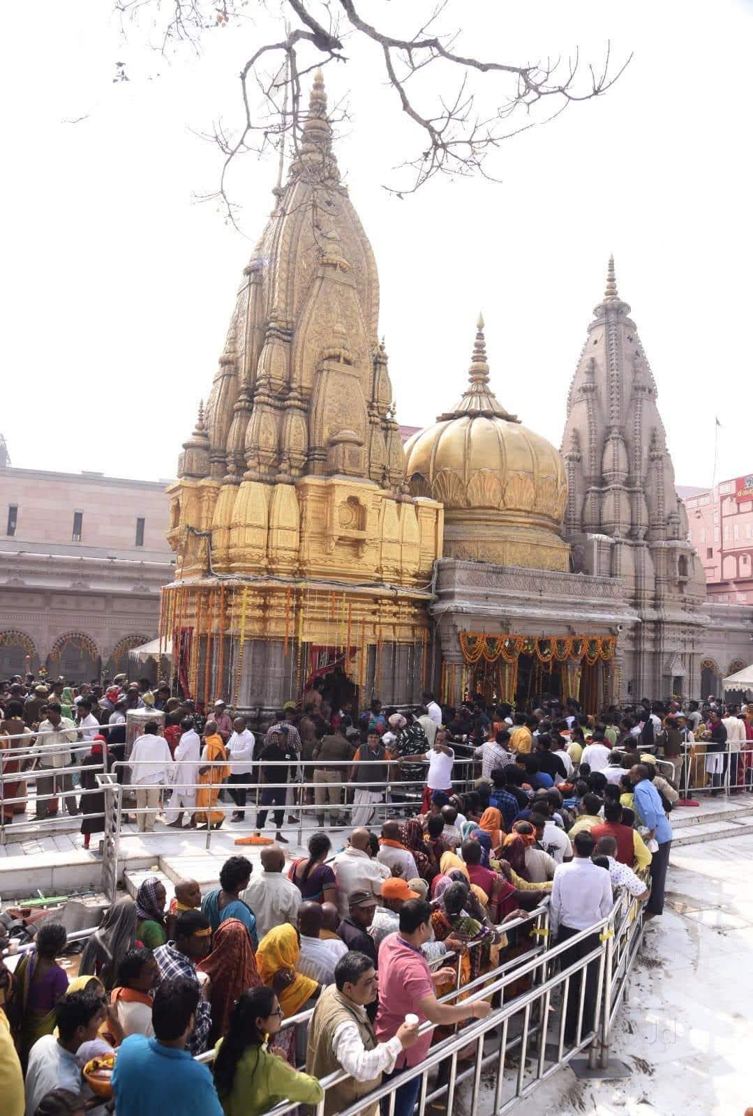 काशी विश्वनाथ मंदिर में लगी वैदिक घड़ी, श्रद्धालुओं को मिलेगी मुहूर्त व पंचांग की सटीक जानकारी