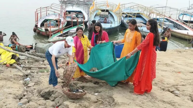 अस्सी घाट पर स्वच्छता अभियान के जरिए महिला आरक्षण के समर्थन में उतरीं महिलाएं