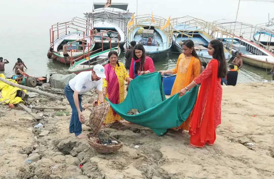 अस्सी घाट पर स्वच्छता अभियान के जरिए महिला आरक्षण के समर्थन में उतरीं महिलाएं
