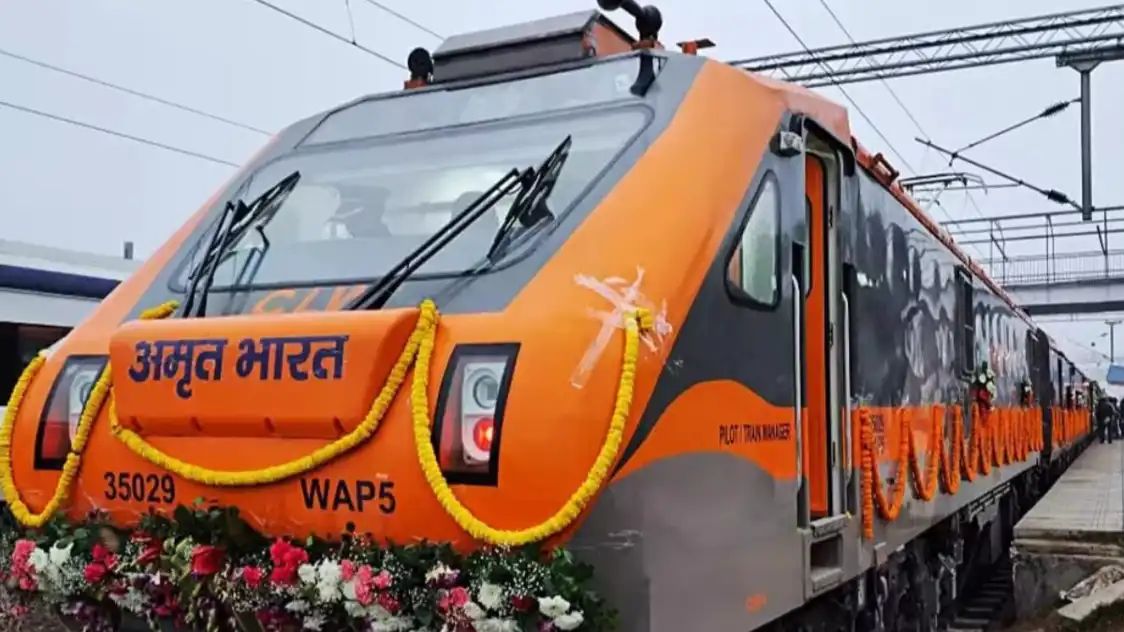 काशी से पीएम मोदी दिखाएंगे दो ट्रेनों को हरी झंडी, यूपी से महाराष्ट्र का कनेक्शन मजबूत