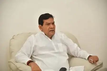 वाराणसी में बिजली व्यवस्था पर सख्ती: ट्रिपिंग बिल्कुल बर्दाश्त नहीं – ऊर्जा मंत्री