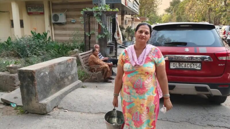 द्वारका में गहराया जल संकट, 15 दिनों से बूंद-बूंद पानी को तरसे लोग