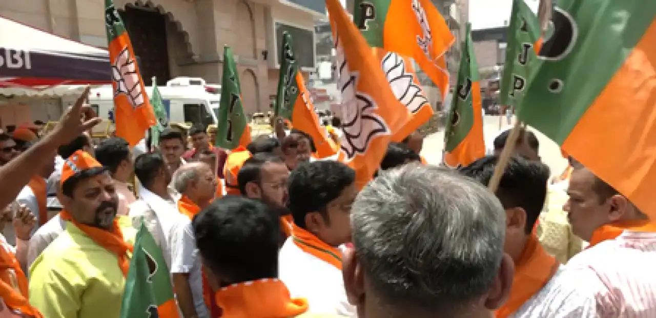 दुल्हन की तरह सजी काशी, पीएम मोदी के दौरे से पहले भव्य तैयारियां