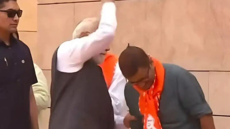 काशी में चर्चा में आए नीलकंठ तिवारी, पीएम मोदी के ‘मुक्का आशीर्वाद’ से बढ़ी पहचान