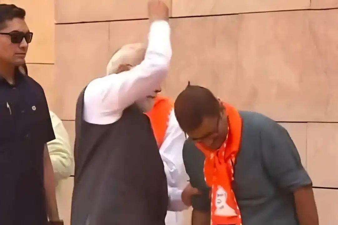 काशी में चर्चा में आए नीलकंठ तिवारी, पीएम मोदी के ‘मुक्का आशीर्वाद’ से बढ़ी पहचान