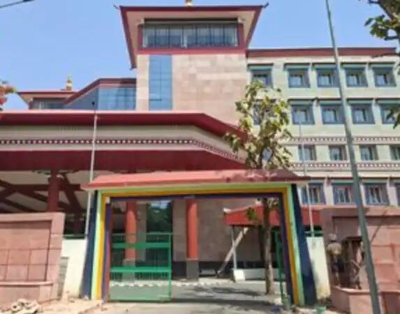 काशी के सोवा रिग्पा हॉस्पिटल में बढ़ने लगी मरीजों की संख्या, 200 से अधिक का उपचार